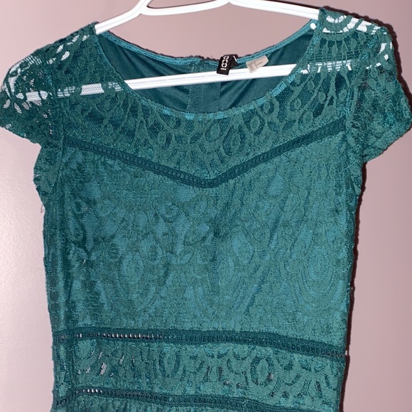 Divided Green lace , sheer panel dress - Picture 2 of 4
